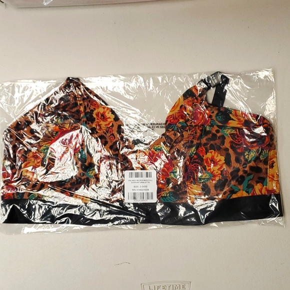 ❤️NWT VINTAGE TORRID BRALETTE - FLORAL ANIMAL WIRELESS FULL SUPPORT BACK CLOSURE - Picture 6 of 14